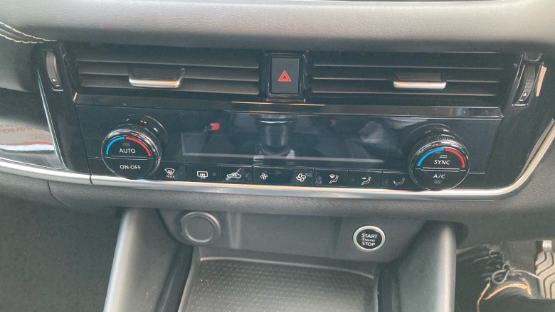 Nissan Qashqai 1.3 DiG-T MH N-Connecta 5dr Petrol Hatchback